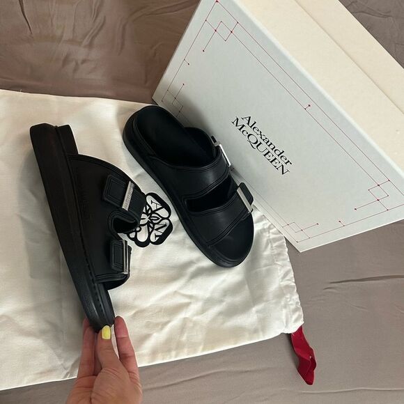 Alexander McQueen Oversized Slide Sandal (Women) 38 rubber black - Picture 4 of 11